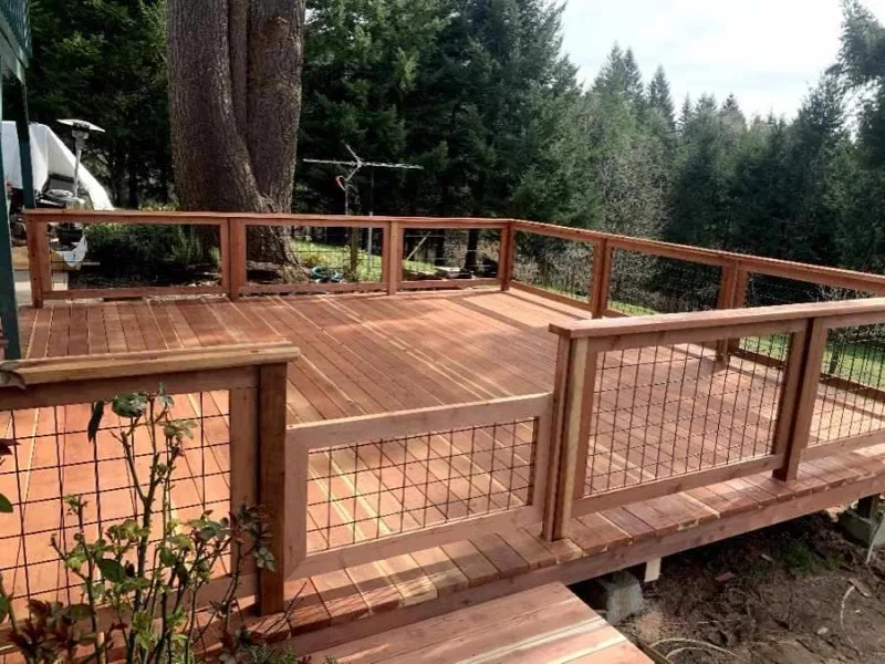 New redwood deck with hog-wire railing built by OJEG Construction